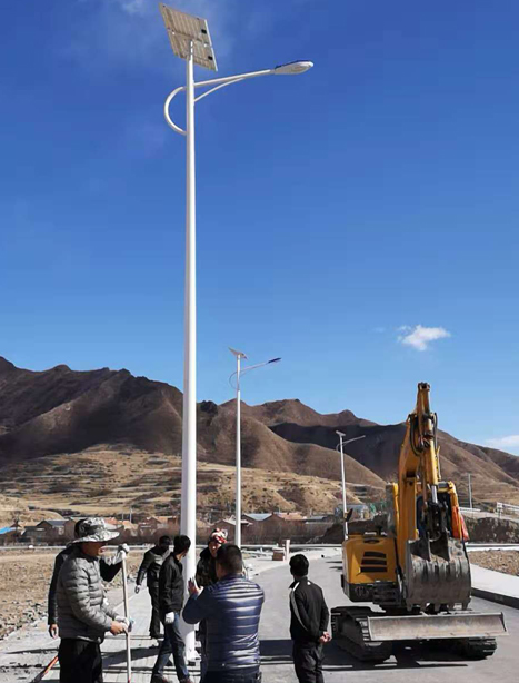 甘南碌曲10米定日太阳能路灯项目