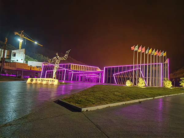 城市亮化是现代城市建设的重要组成部分，它不仅可以美化城市的夜景，还能提升城市的整体形象。随着科技的不断进步，城市亮化也得到了更多的关注和创新。本文将介绍一些关于城市亮化的创意和技术，帮助读者了解定日城市亮化的重要性以及如何进行定日城市亮化的规划和实施。