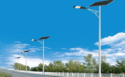 农村道路装定日太阳能路灯选多大瓦数实测