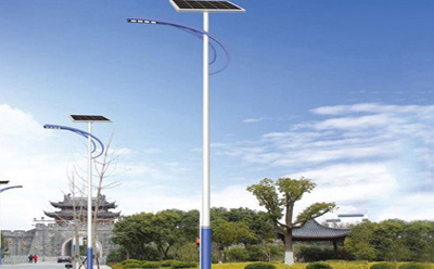 定日定日太阳能路灯价格差在哪？影响造价的4大核心因素揭秘